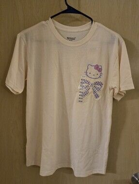 NWT Hello Kitty Sanrio Graphic Logo Tee (M)